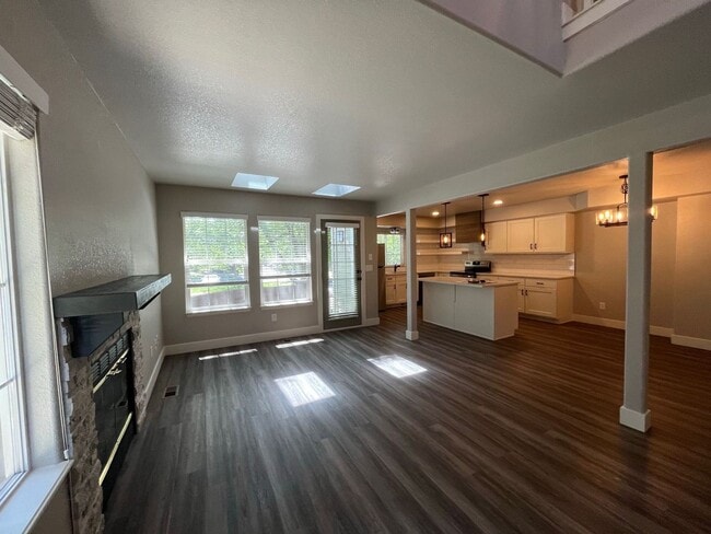 Foto del edificio - Incredible condo with 2 car garage