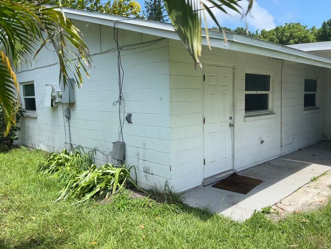 Foto del edificio - Spacious Unit in Bradenton, pet-friendly!