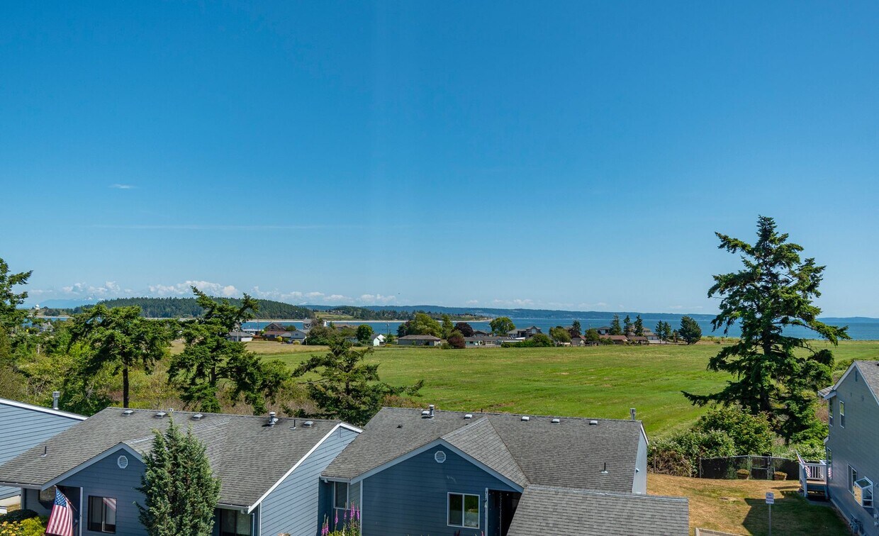 Foto principal - 3 Bedroom 2.5 Bath Waterview Townhome