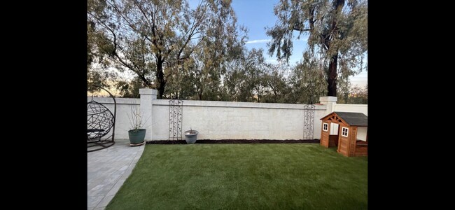 Building Photo - 2121 Hamden Dr