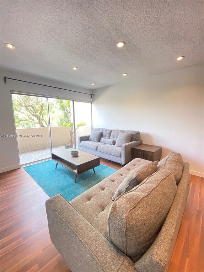 Building Photo - 10641 SW 108th Ave