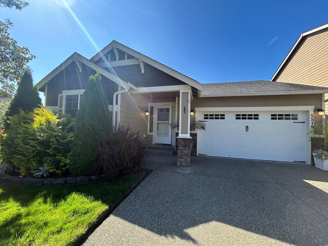 Foto principal - Gorgeous 3 BD, 2 BA House with 1 Car garag...