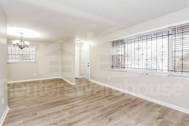 Building Photo - Adorable Northside home