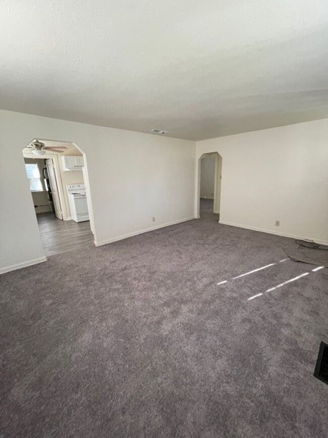 Foto del edificio - Available NOW! Darling 2 Bedroom Ranch