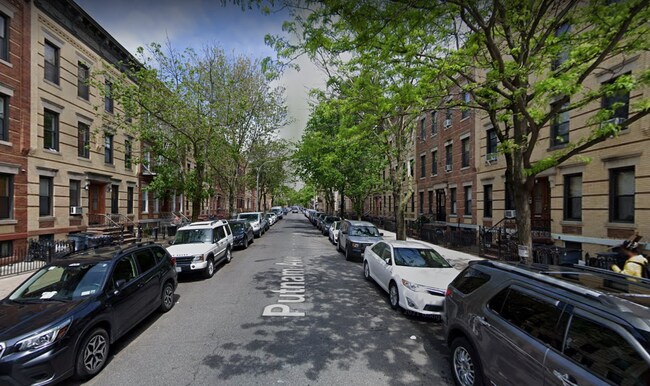 Foto del edificio - 1705 Putnam Ave