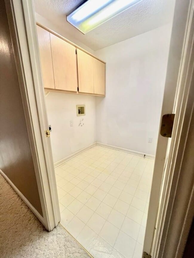 Building Photo - Charming 3 bedroom, 2 bath home that has been updated and is ready to be called home! This home h...