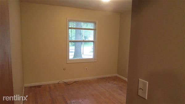 Building Photo - 5706 Ridgebrook Ave SE