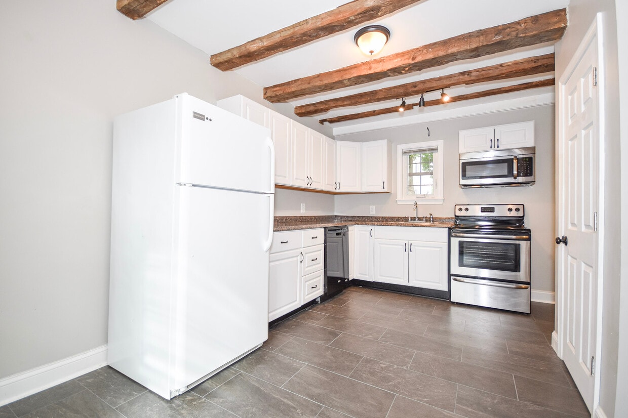 5 Fern Ct Unit N/A, Dover, NH 03820 Condo for Rent in Dover, NH