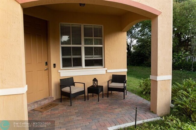 Foto del edificio - 4956 SW 30th Terrace