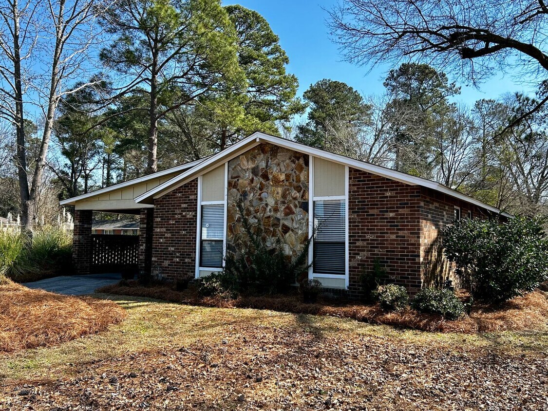 Foto principal - 235 Cavalier Dr