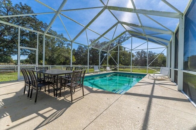 Foto del edificio - 18 NW 144th Dr