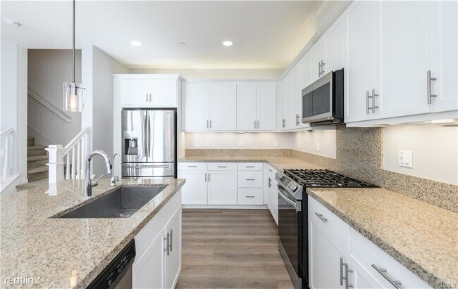 Building Photo - 3 br, 2.5 bath Condo - 906 El Paseo