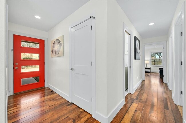 Building Photo - 2801 Cedarview Dr