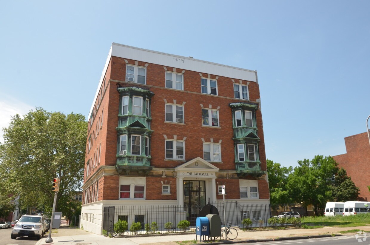 Primary Photo - Satterlee Apartment