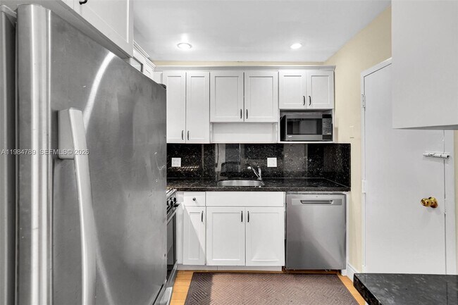 Foto del edificio - 700 Biltmore Way