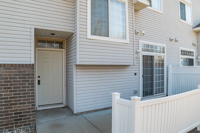Building Photo - 2660 Mallard Dr
