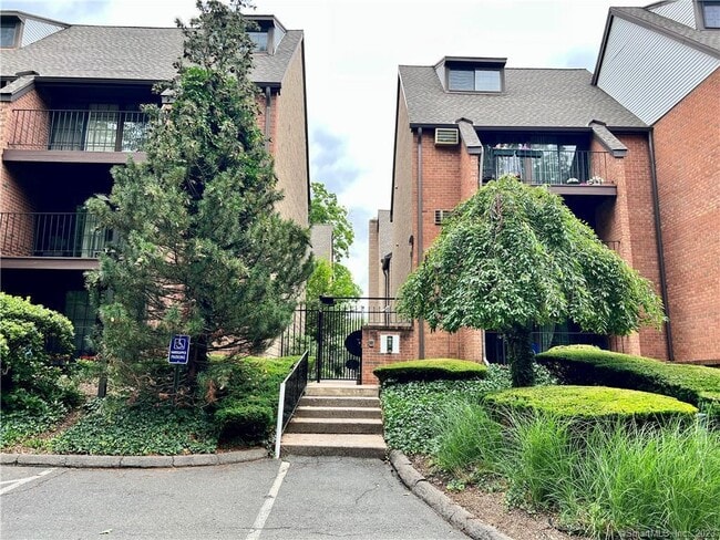 Building Photo - 181 Loomis Dr