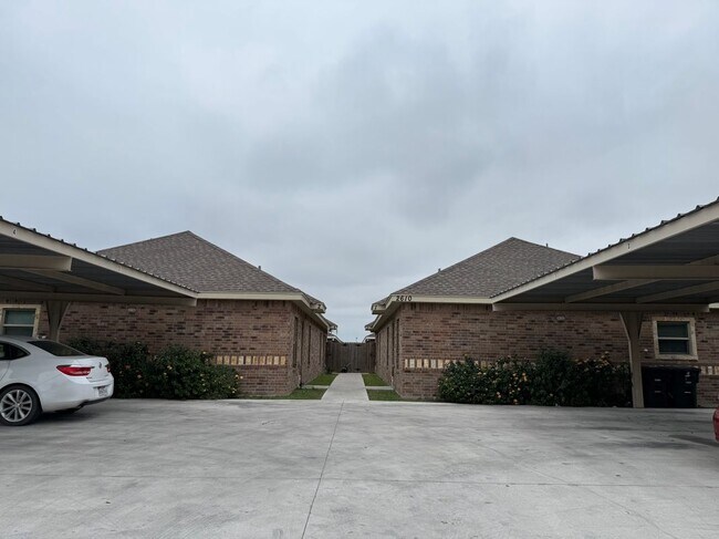 Foto del edificio - 2713 E Eisenhower Ave