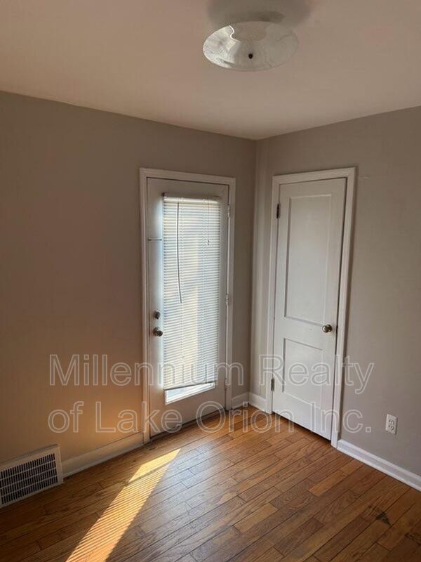 Foto del edificio - 2800 Ellwood Ave