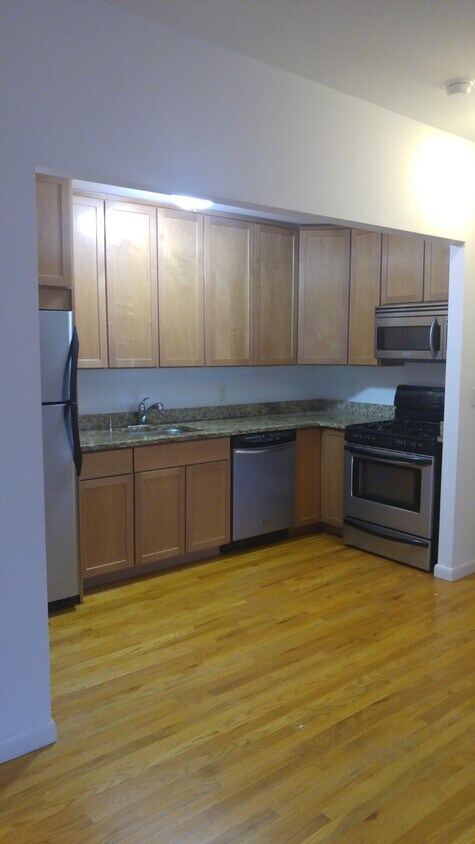 Primary Photo - 69 E 130th St
