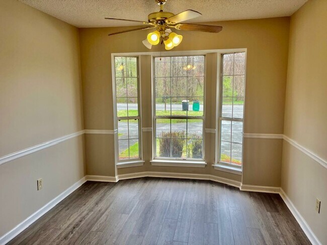 Foto del edificio - Mathis Drive #304 &amp; 306