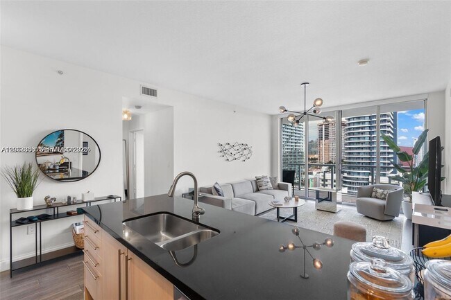 Foto del edificio - 79 SW 12th St