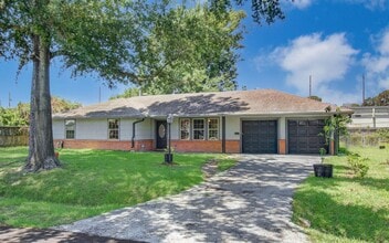 Building Photo - 1417 Longhorn Dr