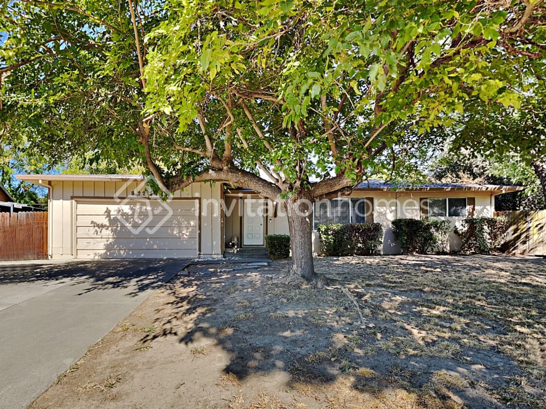 Foto principal - 8225 Busby Ct