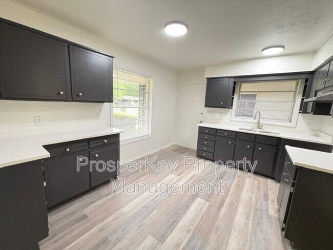 Foto del edificio - 2127 Wellborn Dr