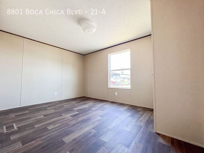 Foto del edificio - 8801 Boca Chica Blvd