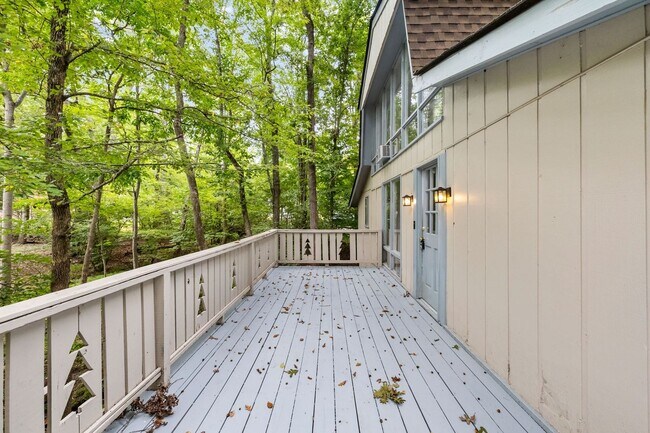 Building Photo - 101 Birchside Cir