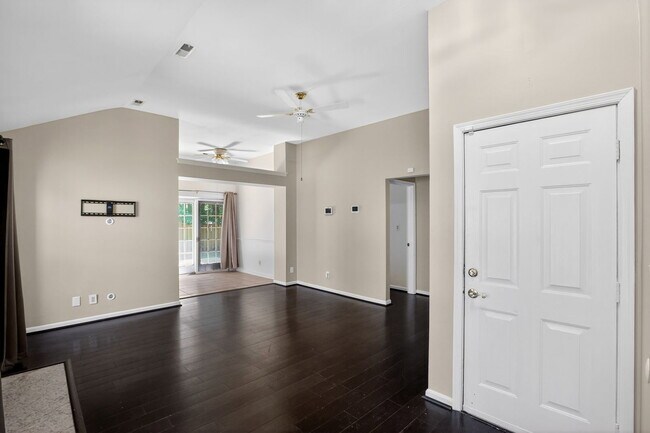 Foto del edificio - 47950 Mayflower Dr