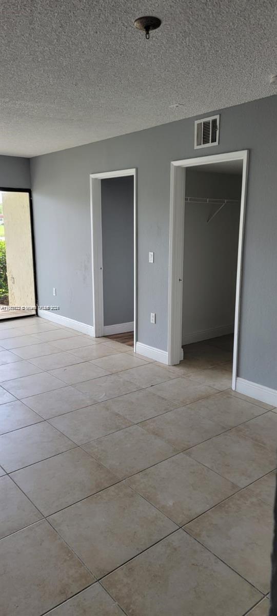 Foto del edificio - 1562 Lake Crystal Dr