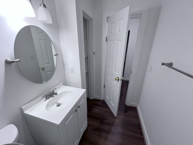 Building Photo - 2315 Dalebrook Ct