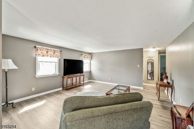 Building Photo - 2513 Standish Ave