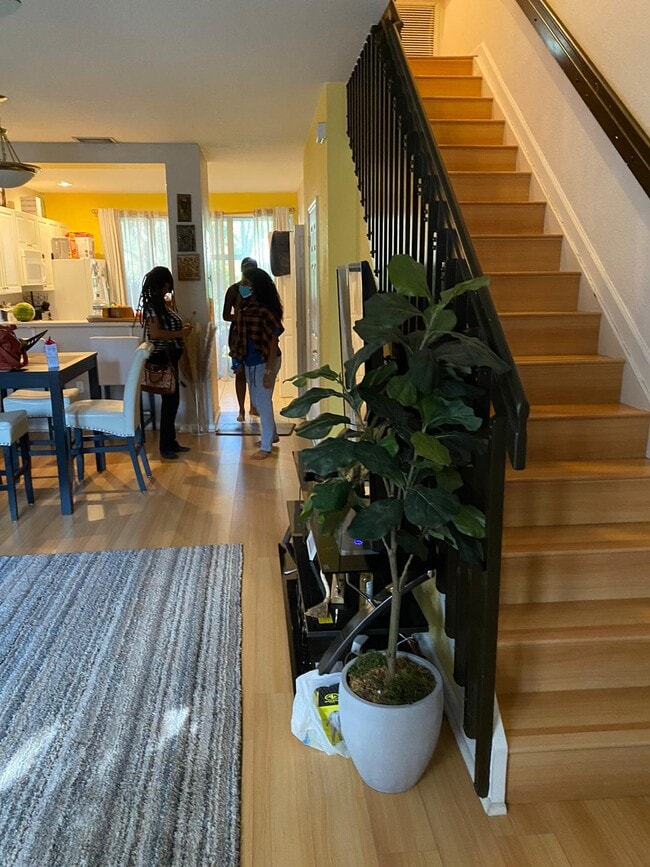 Building Photo - 709 NW 42nd Ave