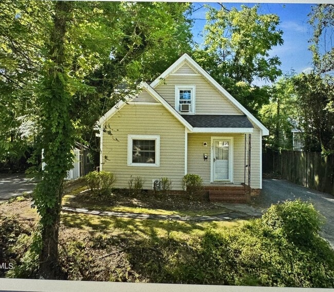 Photo - 107 Carr St House