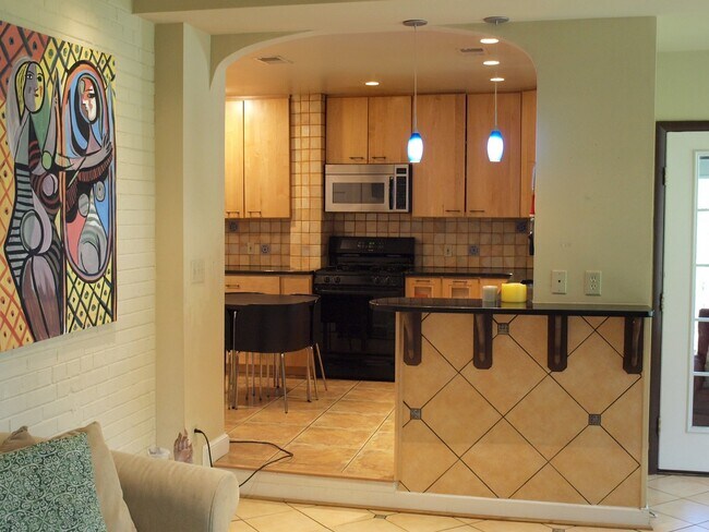 Building Photo - Beautiful Bethesda Home w Lovely Backyard,...