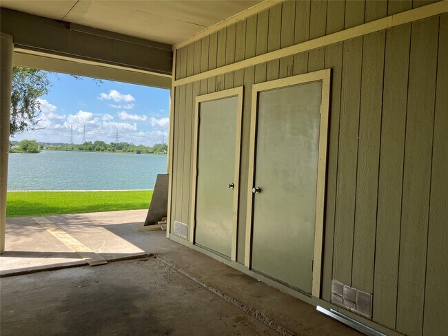 Building Photo - 18800 Egret Bay Blvd
