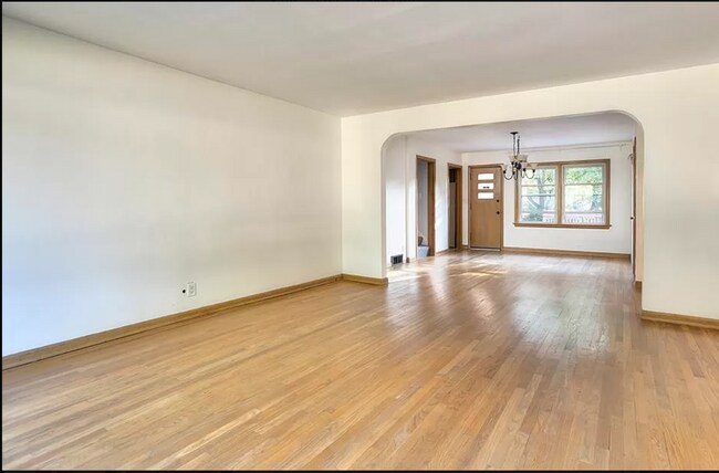 Living Room/ Dinning Room - 723 Parkwood Ave