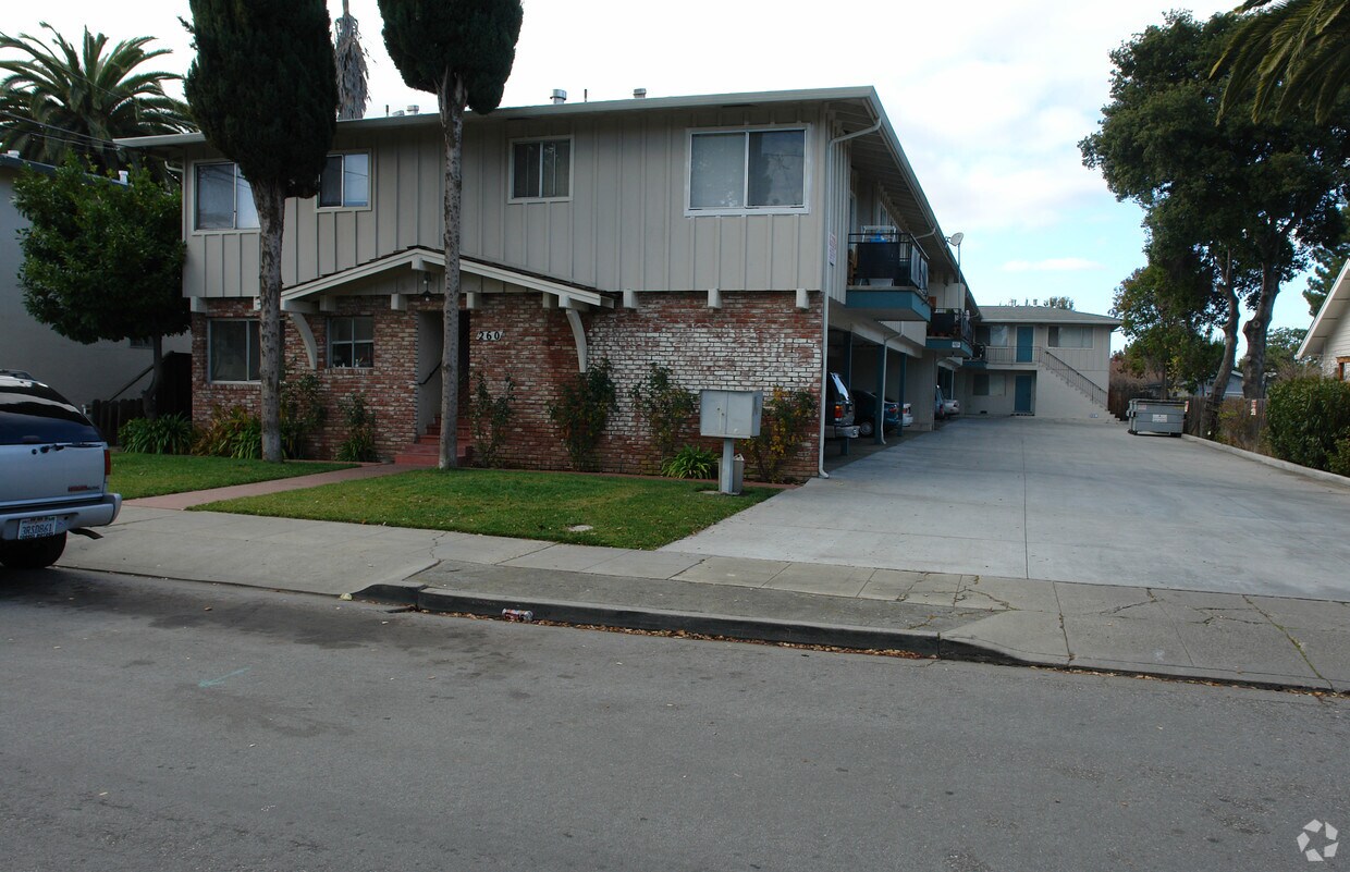 Foto principal - 260 Chiquita Ave Apartments