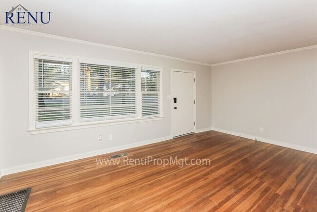 Foto del edificio - Spring Special: 1/2 off your first month! ...