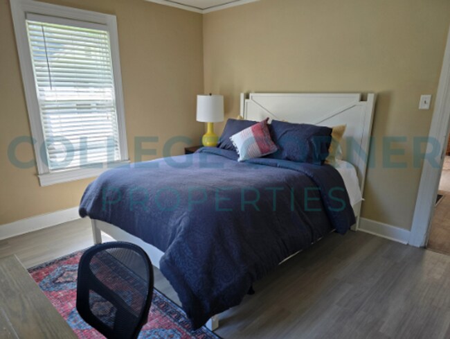 Foto del edificio - 1404 Polo Rd