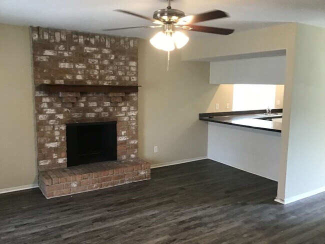 Foto del edificio - 2022 Oak Shores Dr