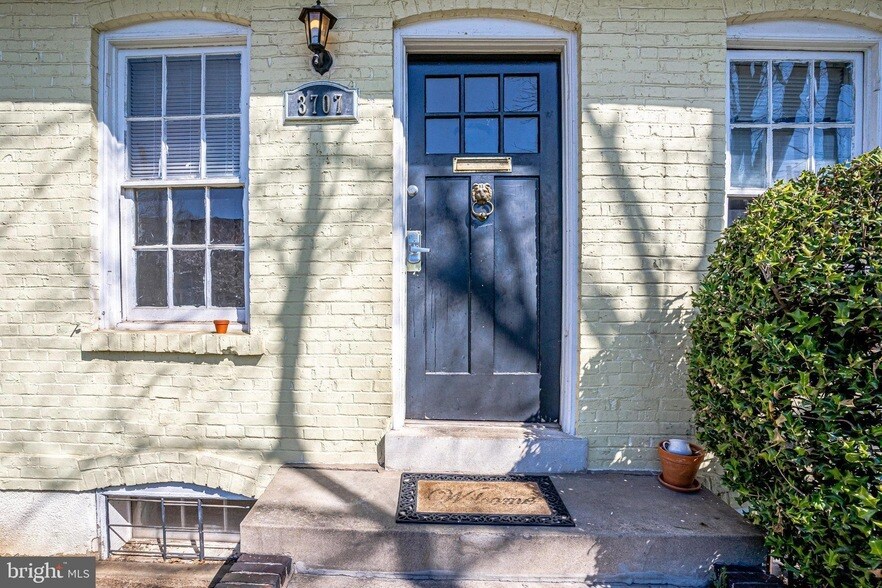 Primary Photo - 3707 S Street NW