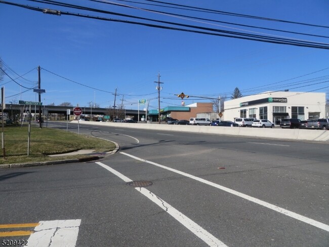 Building Photo - 31 Frelinghuysen Ave