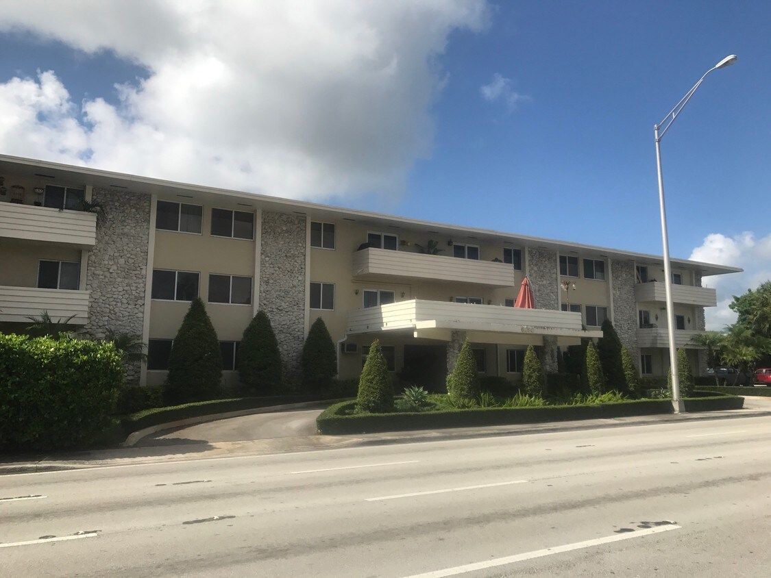 Exterior - 6250 SW 40th St