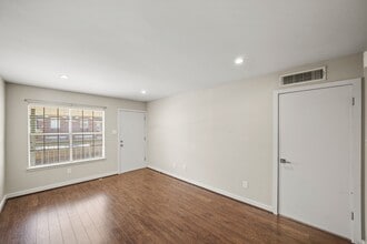 Building Photo - 845 Augusta Dr