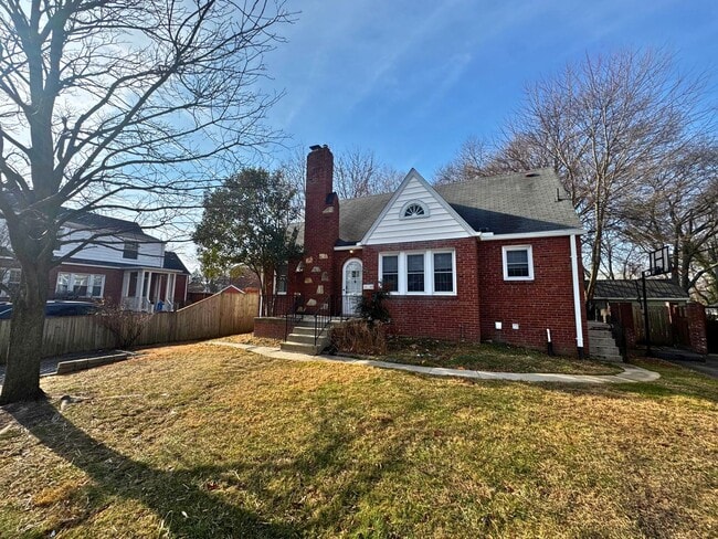 Building Photo - Beautiful and Spacious 4BD 2BA Single-Family Home in Arlington Heights