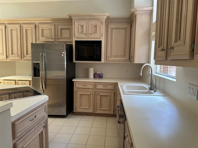 Building Photo - 3415 Kingsway Ct